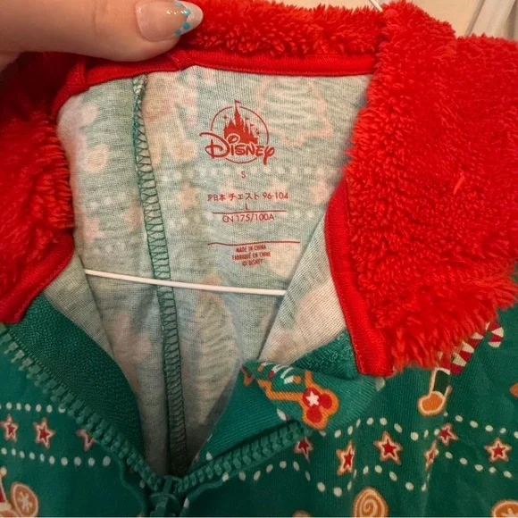 Disney Mickey & Minnie Gingerbread Christmas pajamas - Picture 2 of 5